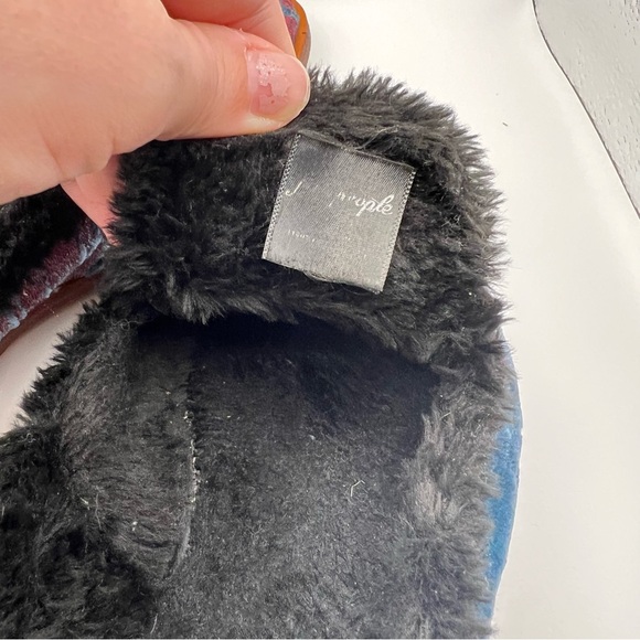 Free People Butterfly Effect Slippers Mules Tapestry Faux Fur Lined Red Blue 6.5 - Picture 4 of 6